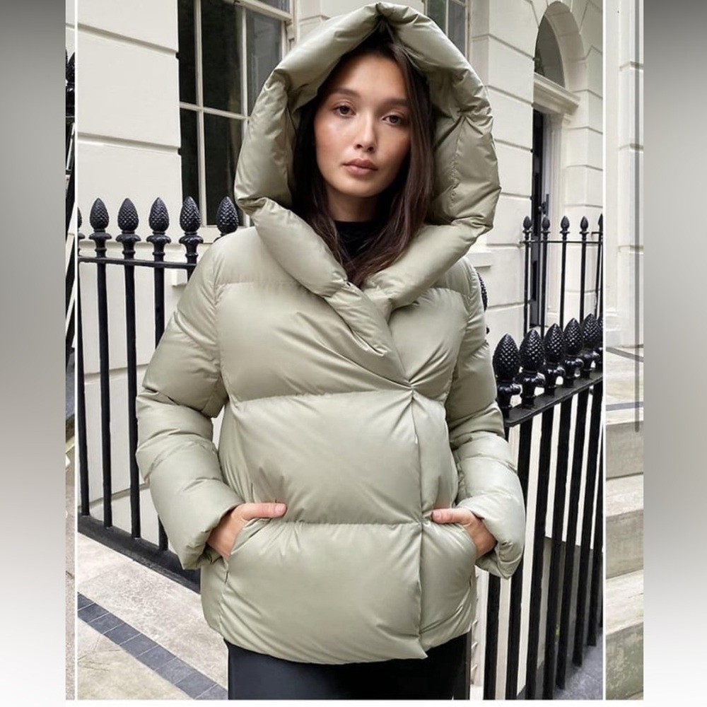 Babaton The Duvet Puffer Short in Light Green